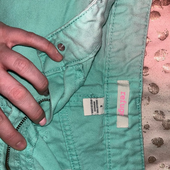 High waisted REFUGE shorts - Picture 2 of 5